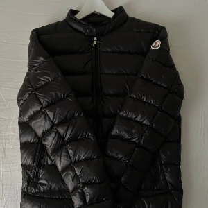 Moncler jacka - Moncler Acorus i size 3 och i grymt skick!