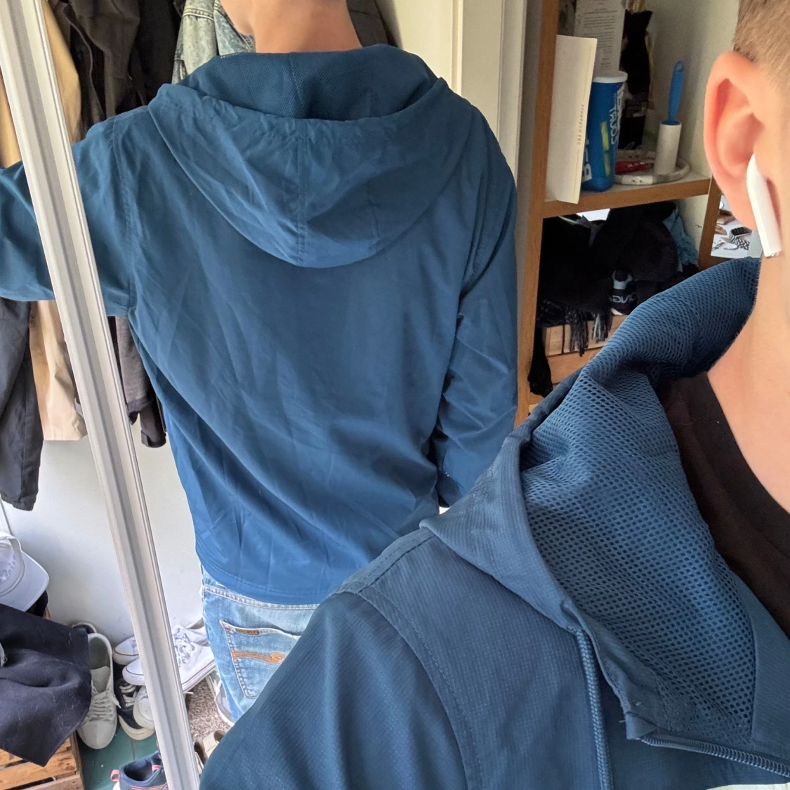 Blå vindjacka med huva från Under Armour - 2