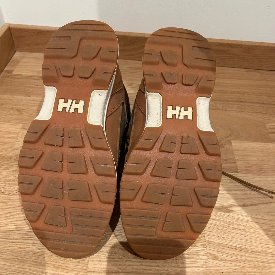 Bruna boots från Helly Hansen - 2