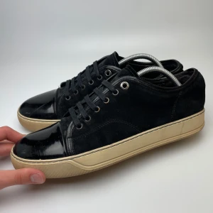 Lanvin skor  - Hej! Säljer nu dessa svin feta lanvin skor. Skorna är i fint skick! Har begränsat antal boxar och dustbag. Hör av dig vid frågor
