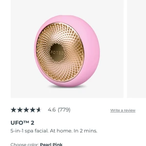 FOREO UFO™ 2 ansiktsbehandling - FOREO UFO™ 2 är en innovativ ansiktsapparat i pärlrosa med guldfärgad metallplatta. Den används för att applicera ansiktsmasker och ger en 5-i-1 spa-upplevelse hemma på bara 2 minuter. Kompatibel med FOREO:s sheet masks. Säljer den för att den inte kommer till användning, laddare ingår även i köpet men orginal förpackningen är tyvärr borta💕nypris 2300kr