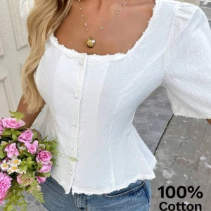 Vit blus/topp - Jätte gullig topp eller blus som inte används❤️