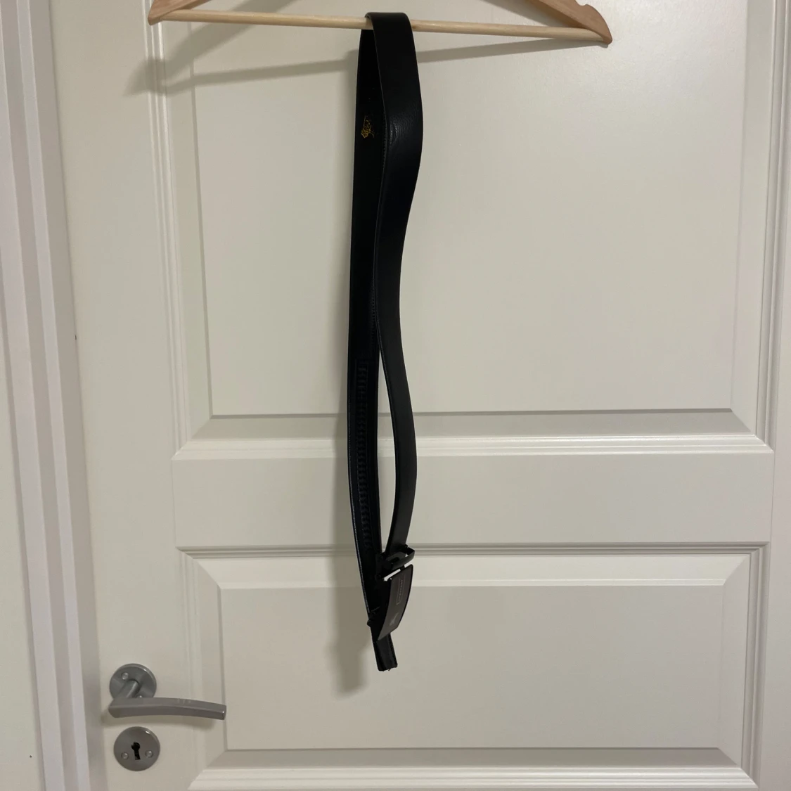 Svart skärp från Burberry i skinn