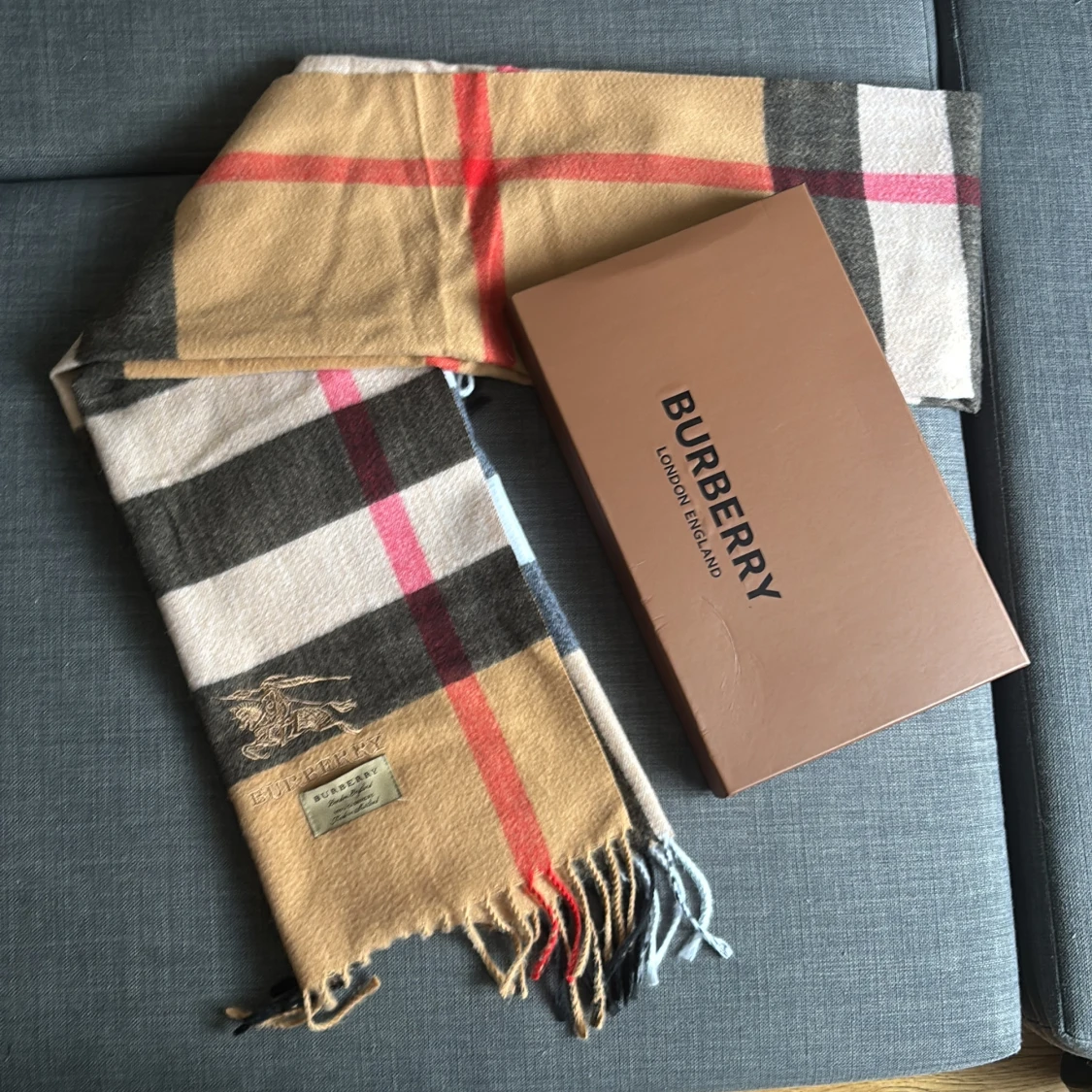 Rutig beige Burberry halsduk i kashmir