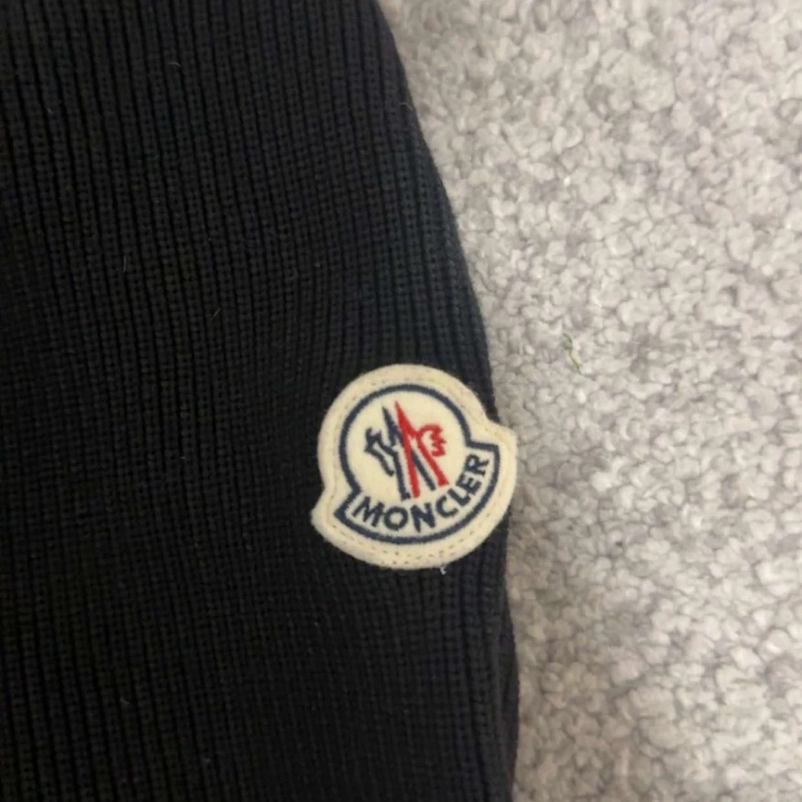 Svart Moncler pufferjacka med huva - 2