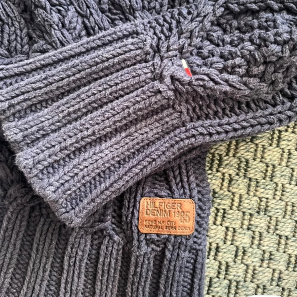 Mörkgrå stickad kofta från Hilfiger Denim - 2