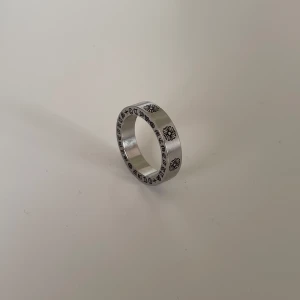 Chrome Hearts Ring - Stainless steel, väldigt stilren, storlek 8.5