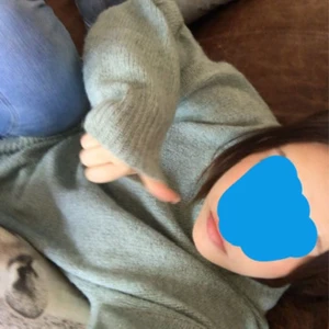 Ljusgrön stickad tröja från 157 - Mysig ljusgrön oversized stickad tröja från lager 157 med högre ribbad hals och långa ärmar. Tröjan har en enkel och clean look med ribbade muddar vid ärmslut.