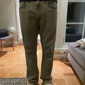 Levis jeans  - Säljer nu mina lot 551 levis jeans i storlek w34 l34. Ny pris 1350