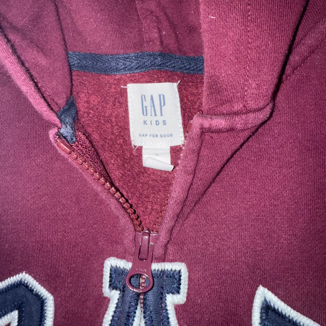 Vinröd hoodie från GAP Kids - 1