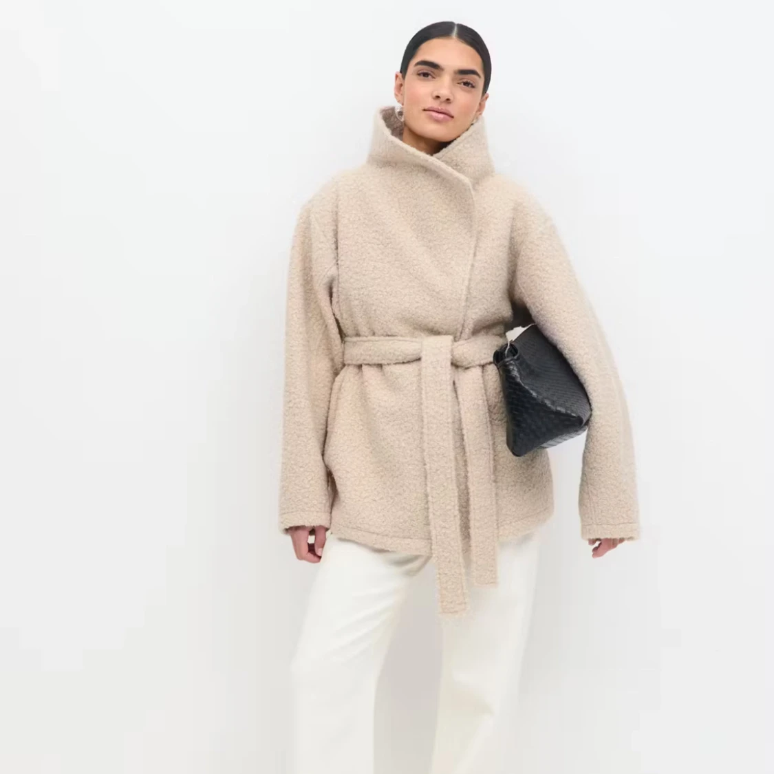 Beige teddyjacka med bälte från Gina Tricot - 1