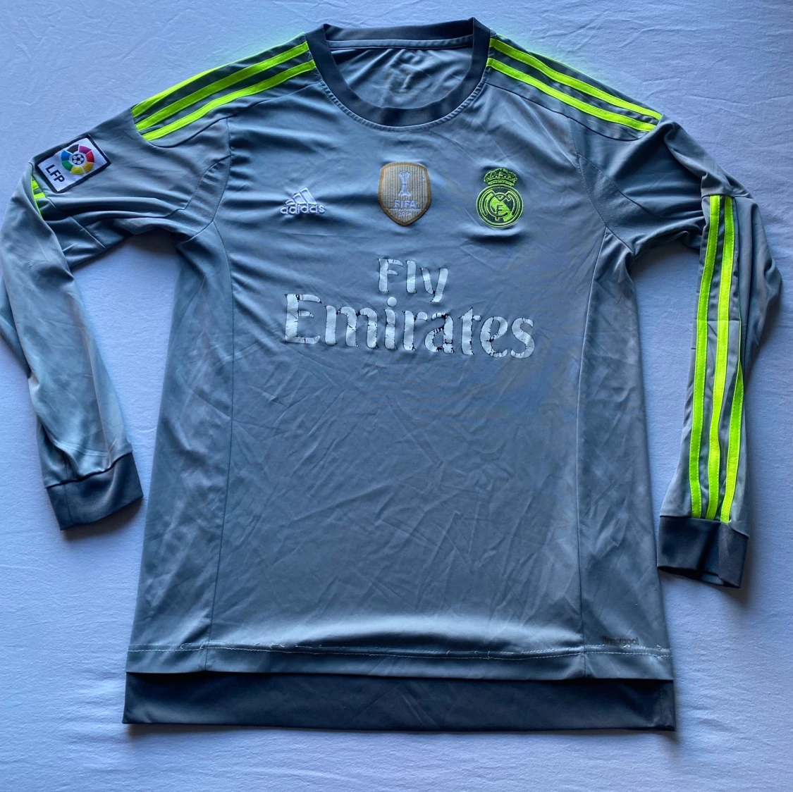 Grå långärmad Real Madrid Adidas tröja