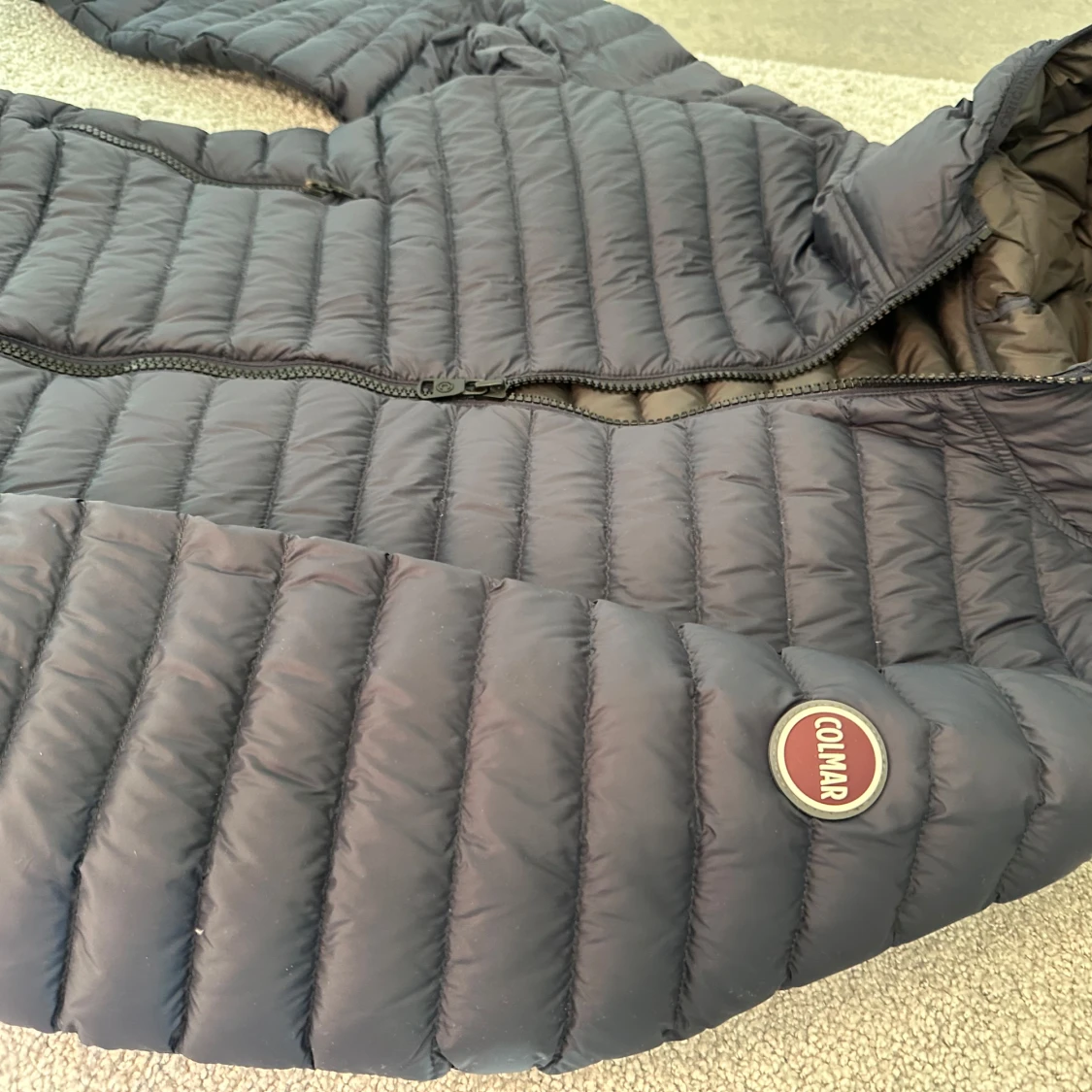 Mörkblå Colmar pufferjacka med huva - 2