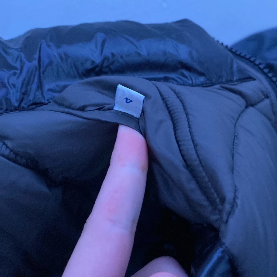 Svart dunväst från Moncler med huva - 3