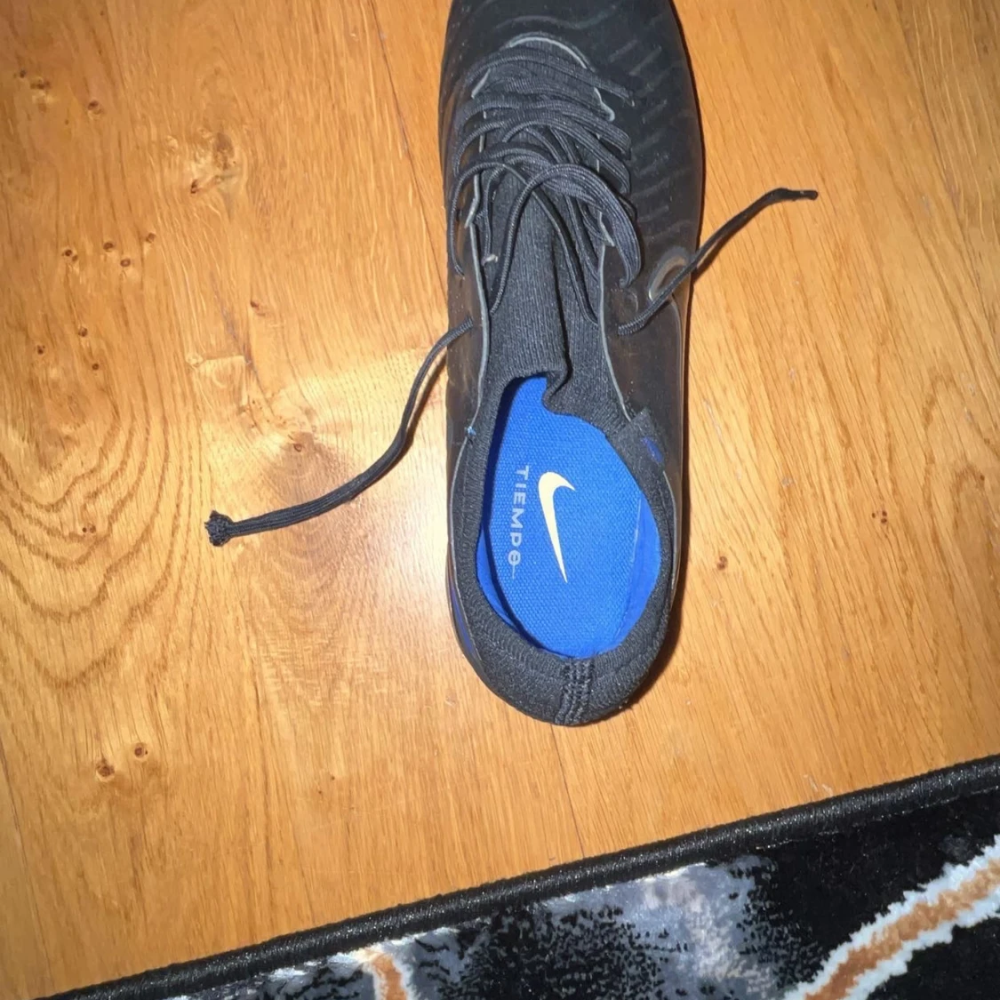 Nike Tiempo fotbollsskor i svart och blå - 3