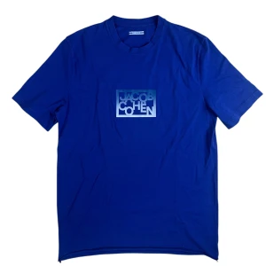 Jacob Cohën  - Jacob Cohën T-Shirt. Storlek M. Skick 8/10. Pris 690kr finns att köpa på Fashionels.com