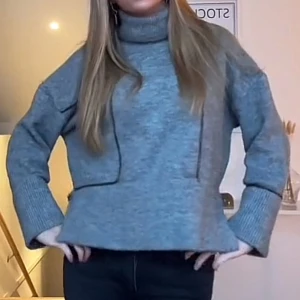Grå stickad polotröja - Så snygg grå stickad polotröja❤️‍🔥❤️‍🔥