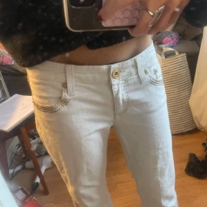 Vita jeans - Snygga jeans! Köpta secondhand💕