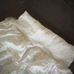 volangkjol - säljer denhära volangkjolan ifrån Gina , den är en minikjol och är jätte fin, perfekt inför sommaren eller våren. Den är storlek M men passar jätte bra på storlek xs/s för den är liten i storlek❤️❤️pris kan diskuteras