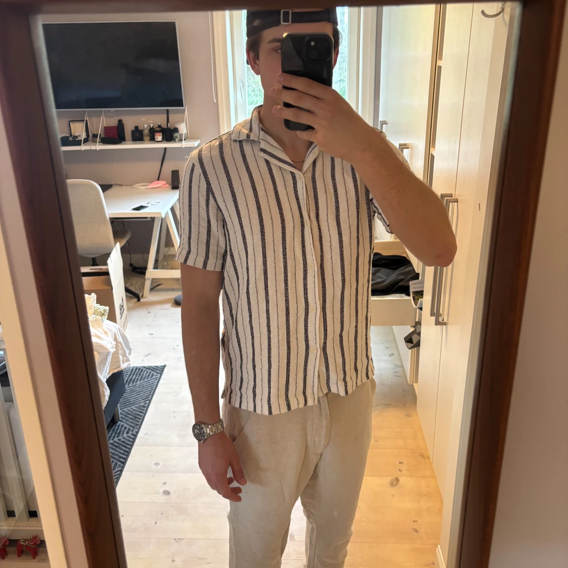 Vit kortärmad skjorta  - 2