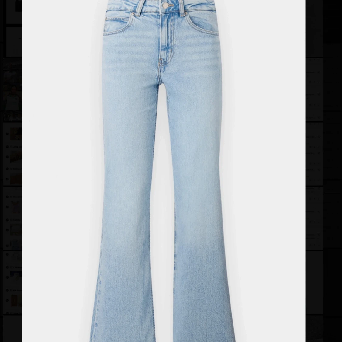 Ljusblå bootcut jeans