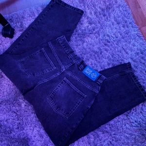 Polar big boy - Säljer mina svarta big boys. Lite slitet på ena benet som man kan se på bild fyra men utöver det så är skicket väldigt fint. Storlek S. Det är bara att höra av sig vid frågor eller funderingar.