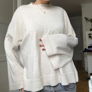 Stickad tröja  - Fin stickad beige tröja