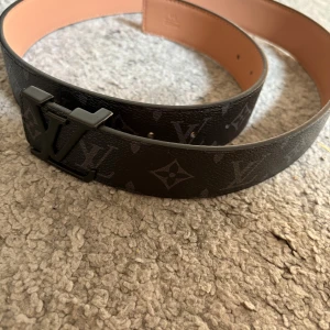 Bälte - Svart bälte. Helt oanvänd. 10/10 kvalité. Kan gå ner lite i pris.