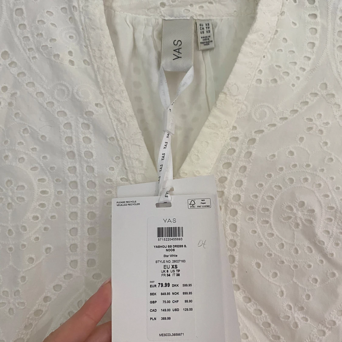 Vit broderad kortklänning från YAS - 4