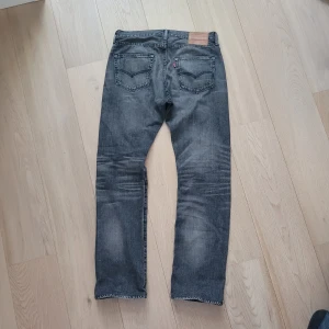 Levi's jeans - Extremt feta Levi's 501 jeans med unik och sällsynt wash! Inga skador, storlek W32L32.