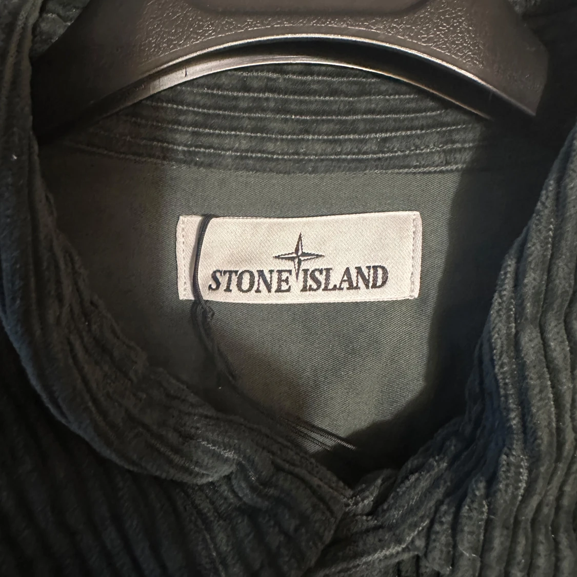 MörkGrön corduroy manchester-skjorta från Stone Island - 4