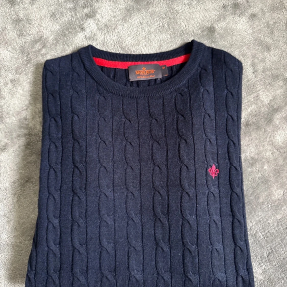 Mörkblå kabelstickad tröja från Morris - 2