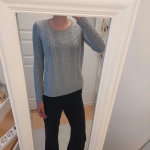 Topp stickad - Grå stickad tröja, fint skick! Är storlek s men mer som M