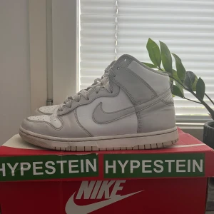 Nike Dunks - Nike dunk high vast gray I hyfsat skick. Storlek 42