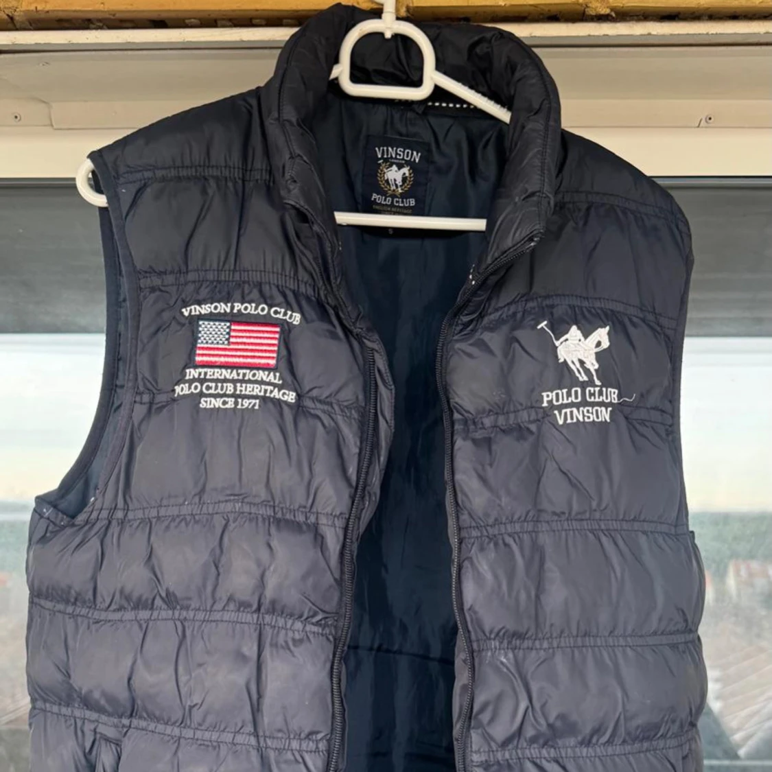 Svart dunväst från Vinson Polo Club