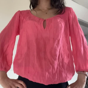 sommar blus💗💗 - såååå fin blus som tyvärr är för liten för min lilla byst…😢perfekt för sommarn eller en färgklick i vardagen💘