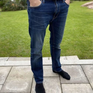 HELT NYA nudie jeans - Helt nya Nudie jeans, jeansen är helt nya och i väldigt bra skick | Nypris 1699, mitt pris 599 | Priset kan diskuteras vid snabb affär! | Postar inom 48h📦