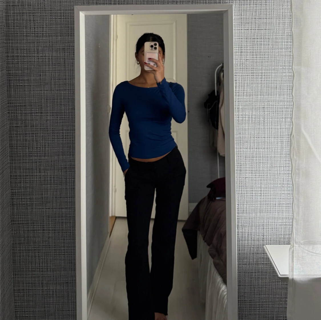 Mörkblå croppad långärmad topp - 1