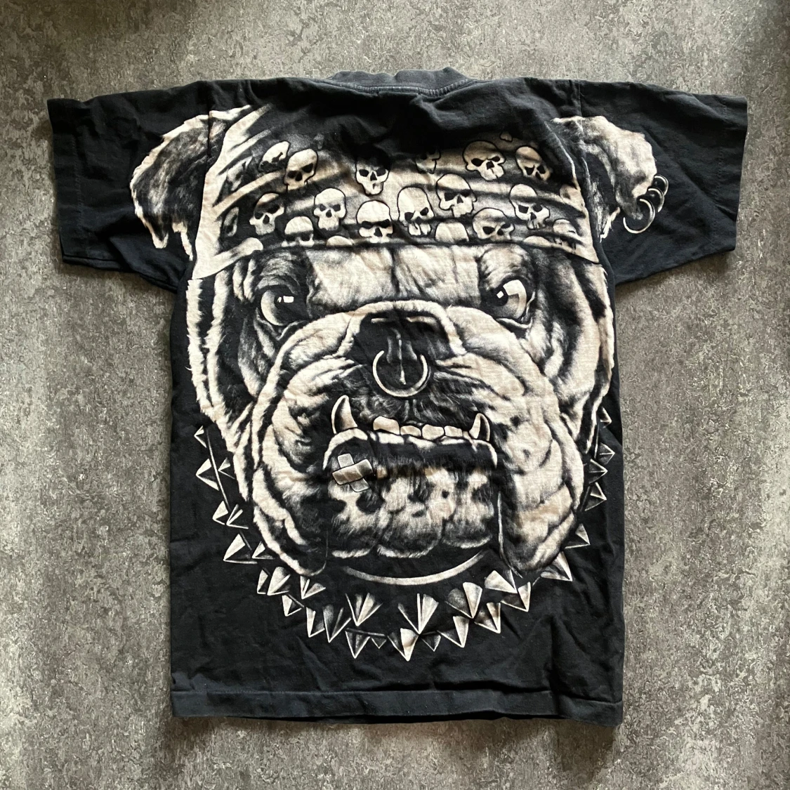 Svart t-shirt med stor bulldog-tryck - 1