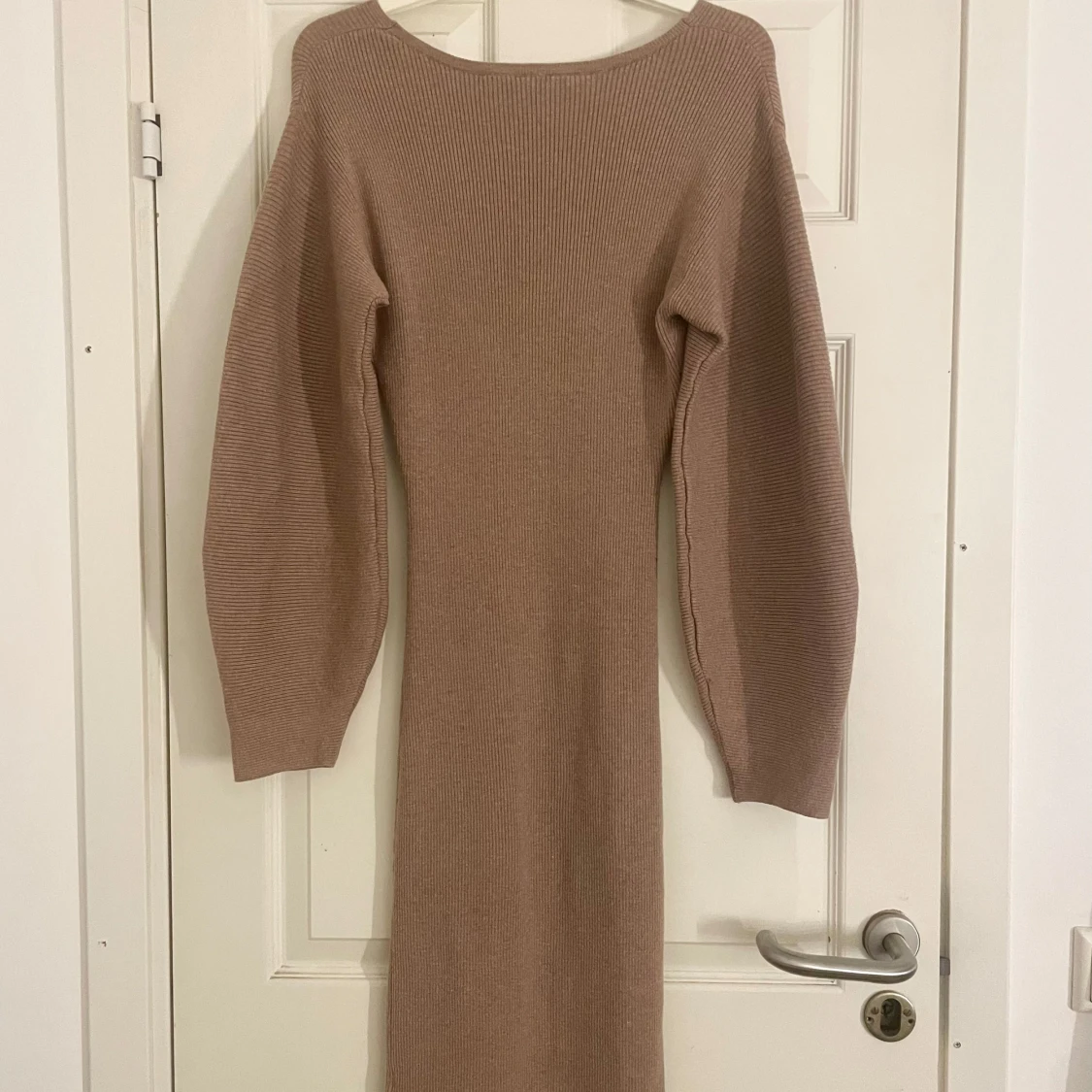 Klänning med ballong armar  - 1