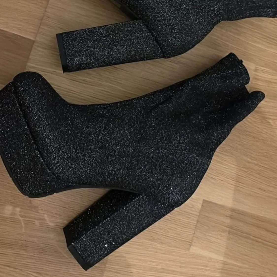 Svarta glittriga klack skor  - 2