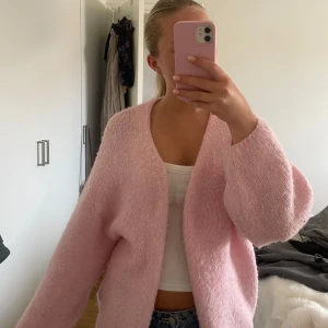 Ljusrosa stickad kofta - Super fin kofta som passar perfekt till sommaren!!😚😚