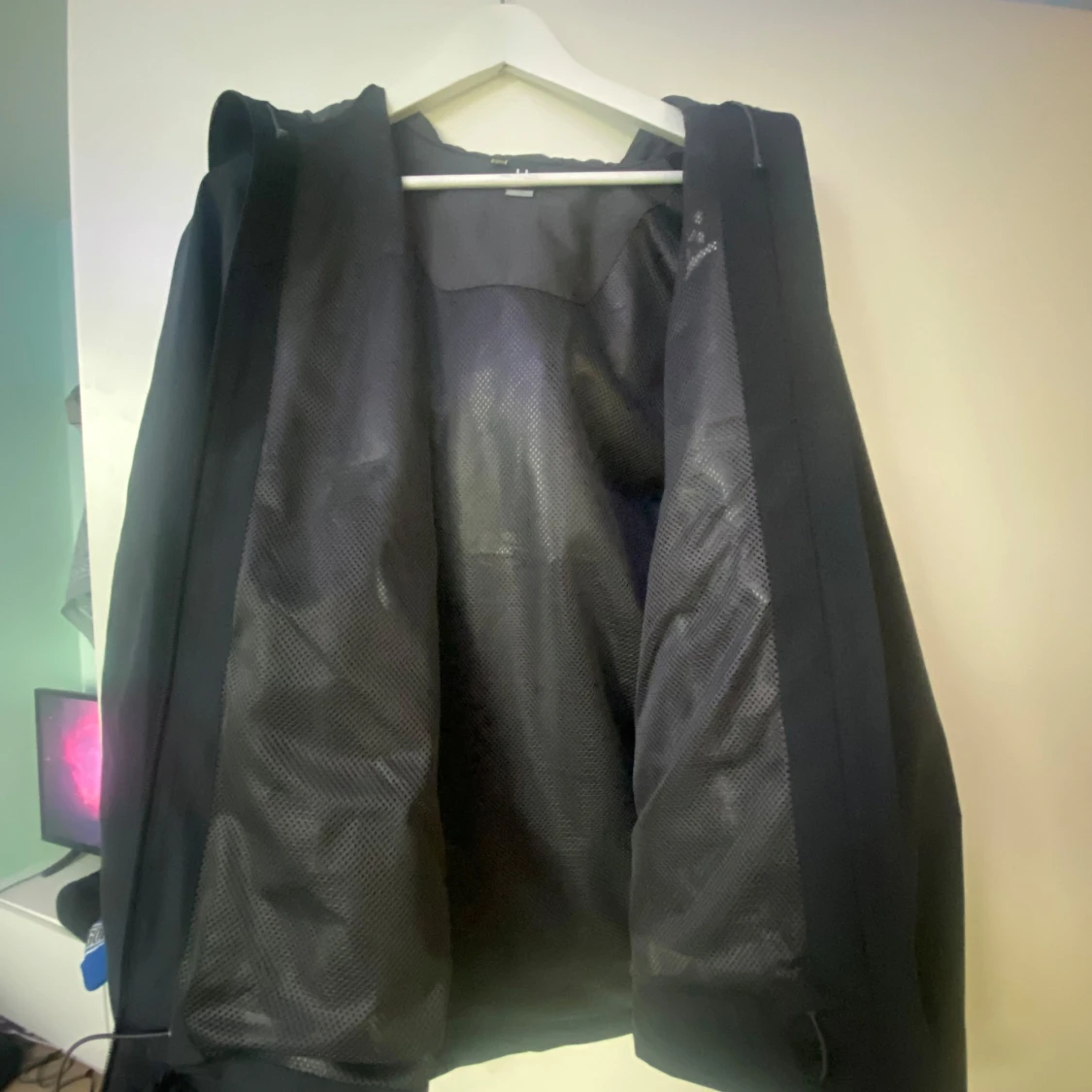 Svart skaljacka från Haglöfs med huva - 2