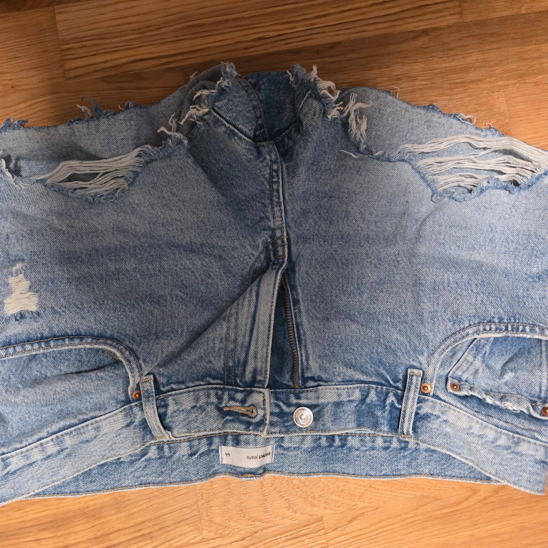 Ljusblå jeanshorts från Gina trico