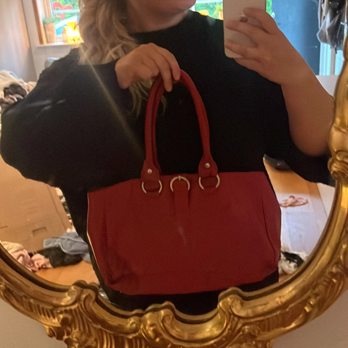 Röd axelväska i syntet - 3