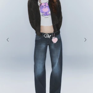 Weekday jeans  - Helt nya weekday cheap monday jeans. Har knappt använt, har tagit bort etikett lappen där bakom. Hittar inte längre dom på hemsidan men de är i samma passform som de på bilden. Jeansen är i storlek 23/30 och passar mig bra som är 154 cm💕Nypris 500, skriv om ni har fler frågor! Pris kan diskuteras🥰