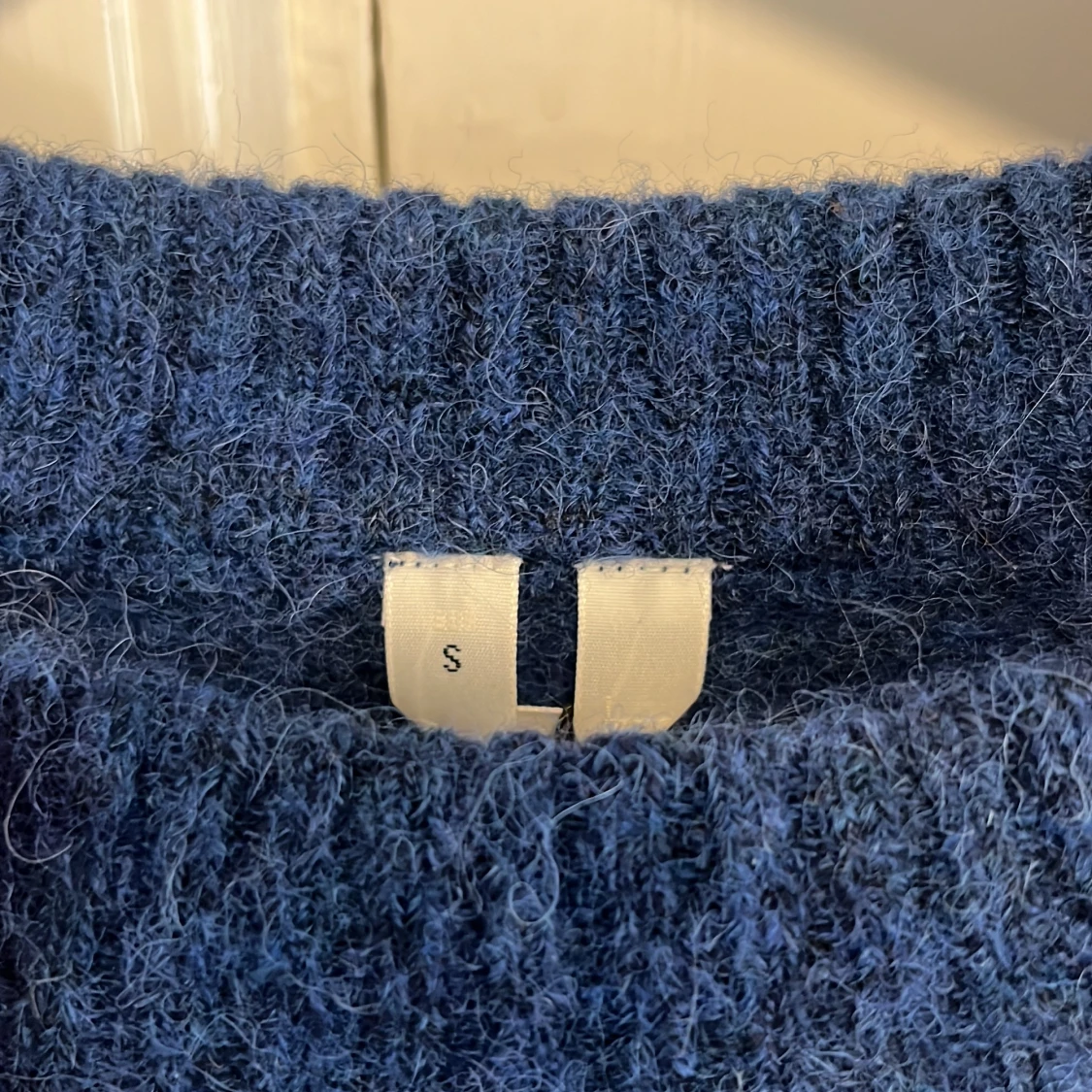 Blå stickad tröja från Arket - 2