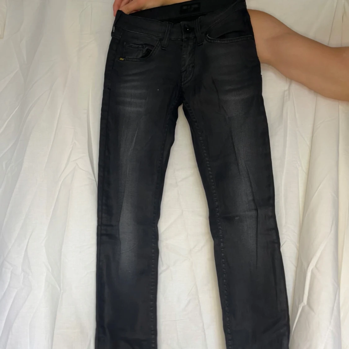 Svarta Tiger of Sweden jeans Slender ”Brandy”