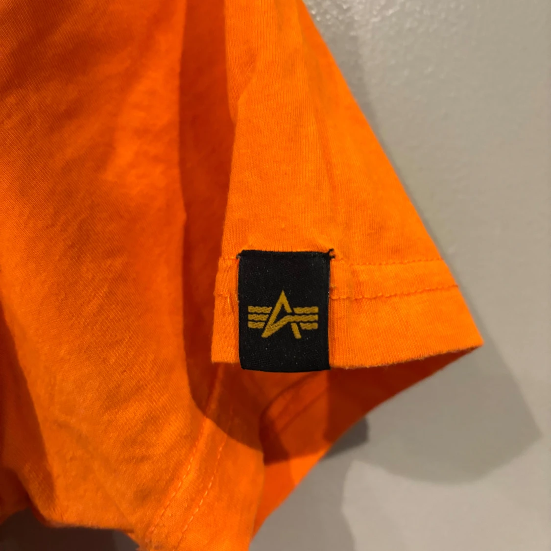 Orange t-shirt från Alpha Industries - 1