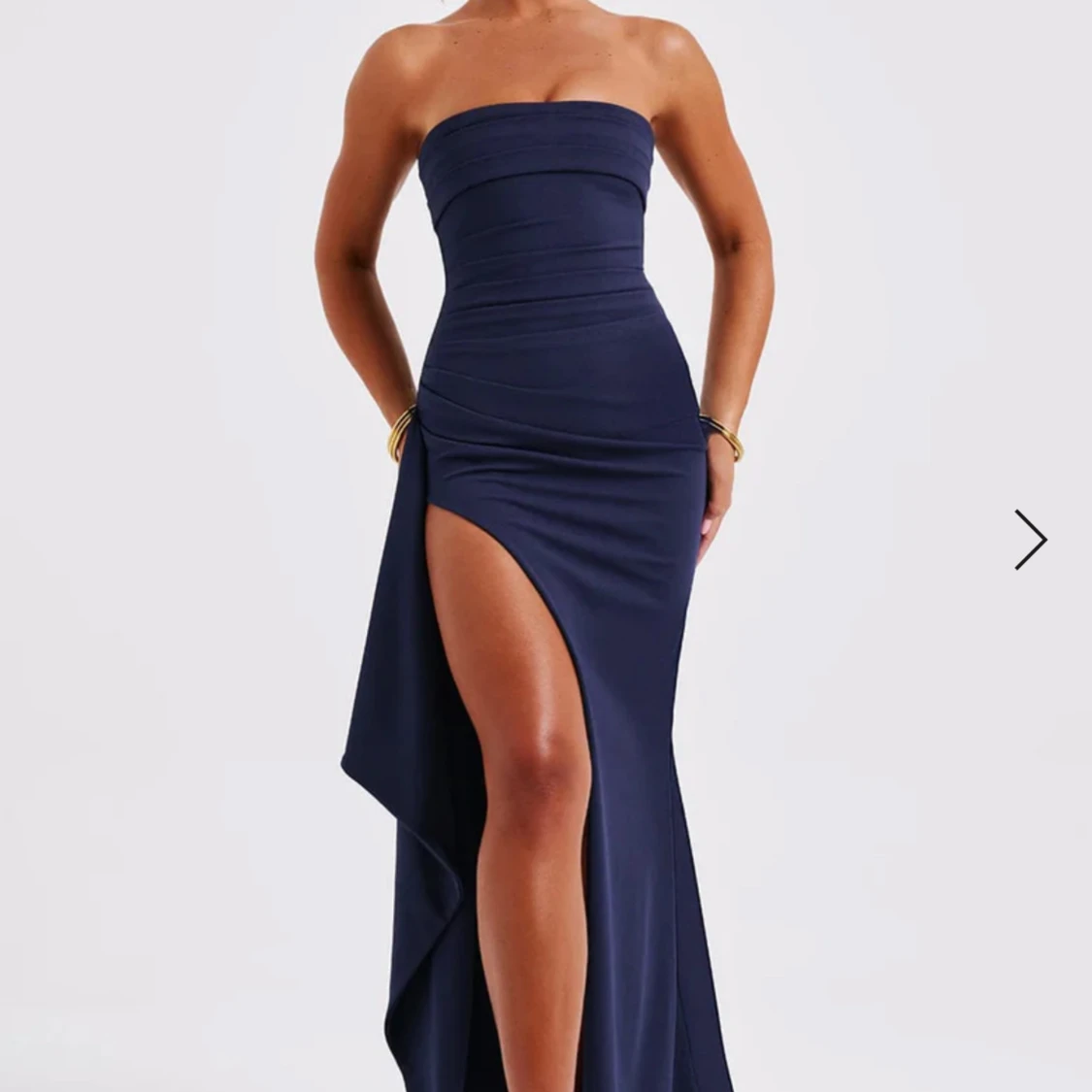 Marinblå axelbandslös balklänning med slits - 1